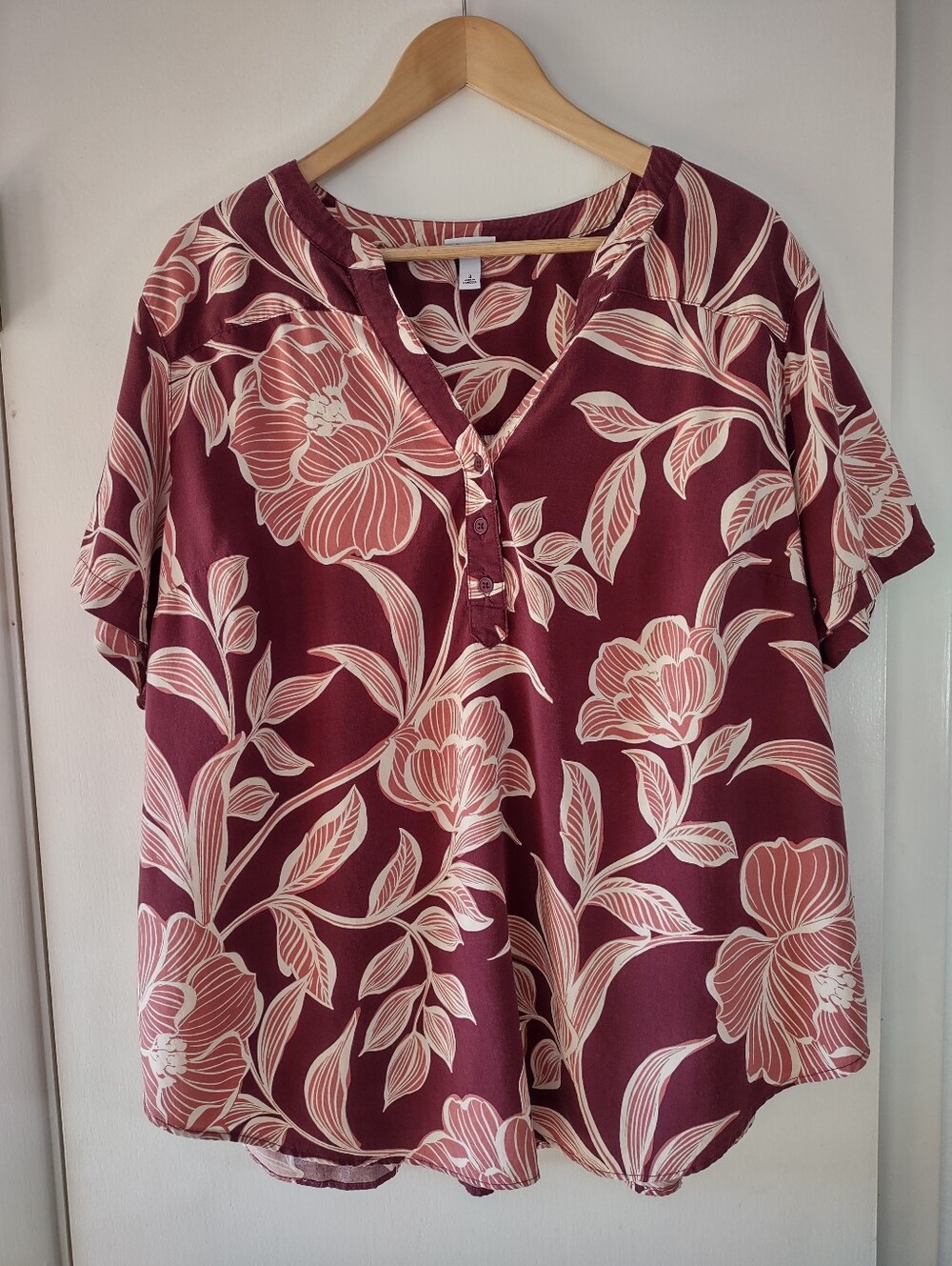 TORRID Size 3 Burgundy Floral Print Short Sleeve V Neck Button Front Blouse Boho